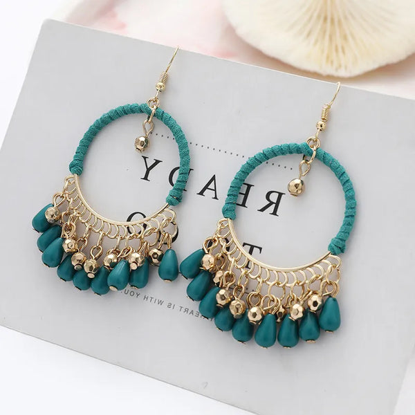 Pendientes bohemios con borlas y gotas de agua redondas