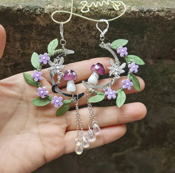 Pendientes colgantes de hongo con hojas hechos a mano