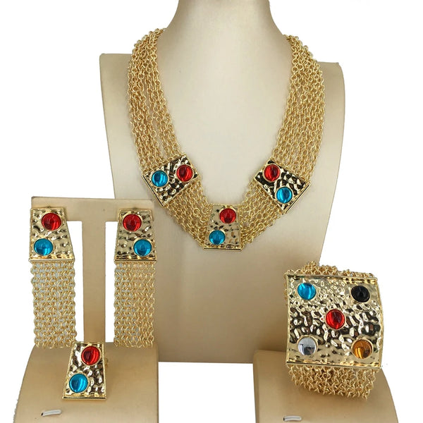 Hermosos conjuntos de joyas italianas con diamantes de imitación, cadenas multicapa y collares.