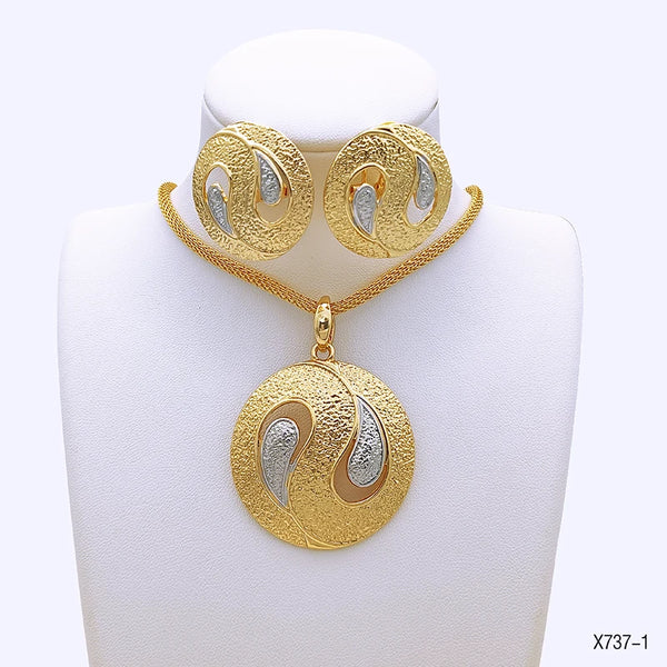 Conjunto de pendientes elegantes europeos para mujer, collar redondo con colgante y pendientes.