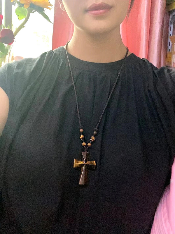 Collar con colgante de cruz de piedra de ojo de tigre, collar de cuerda tejida para mujeres y hombres.