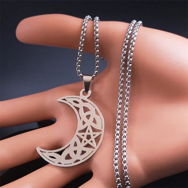 Collar de acero inoxidable con colgante de luna creciente y estrella, símbolo de la trinidad y nudo irlandés.