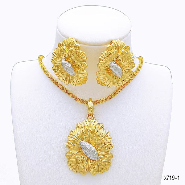 Collar para mujer con diseño floral en dos tonos, conjunto de pendientes y collar.