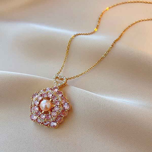 Collar de perlas de agua dulce rosadas con temperamento dorado para mujer