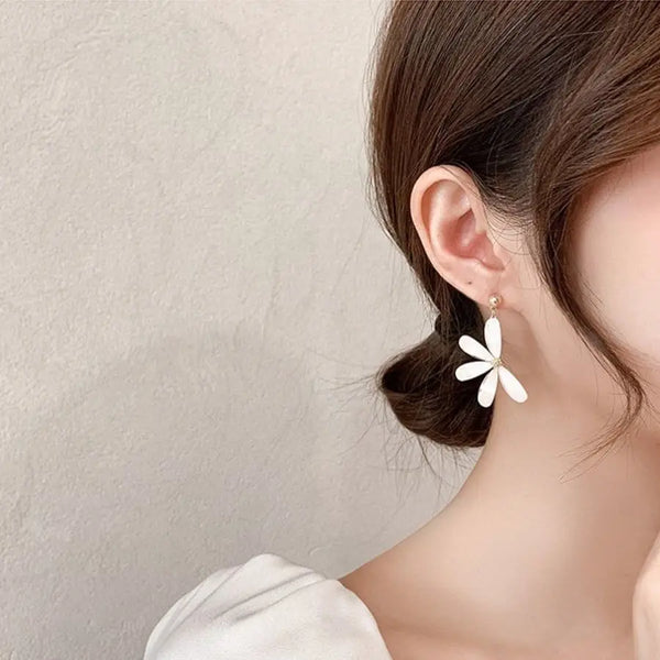 Flower Imitation Pearl Long Earrings Chrysanthemum Asymmetric Gold Color Earrings