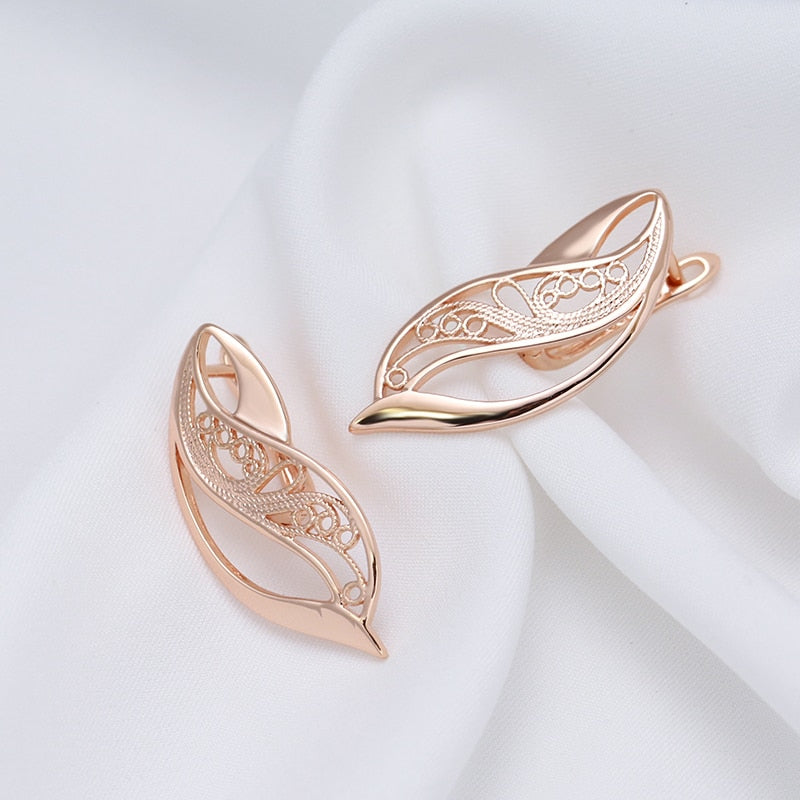Elegant Geometric 585 Rose Gold Color Glossy Texture English Earrings For Women