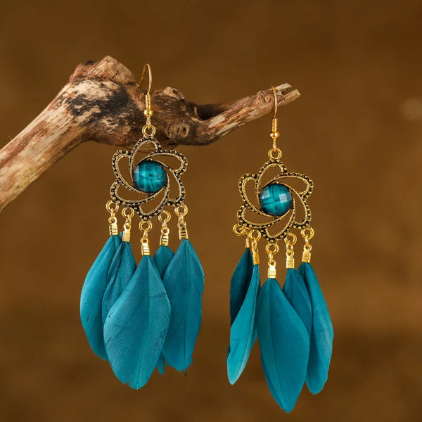 Pendientes largos de plumas azul pavo real para mujer, estilo étnico, con cuentas, cadena de playa, colgantes.