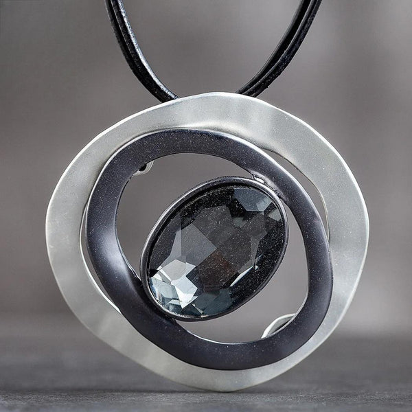 Fashion Round Neck Chokers for Women's Jewelry Geometric Leather Long Chains