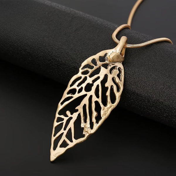 Collar vintage de hoja grande hueca de color dorado para mujer