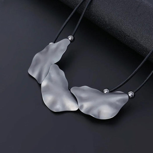 Gargantillas geométricas vintage para el cuello