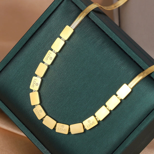 Collar con colgante cuadrado geométrico dorado para mujer