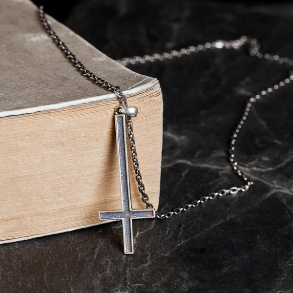 Collar con colgante de cruz invertida de estilo gótico, 100 % plata de ley 925, para hombre y mujer.