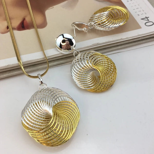 Colgante único con pendientes para mujer, joyería de uso diario.