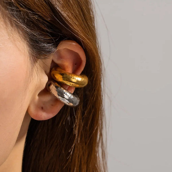Pendientes de clip de acero inoxidable martillado a prueba de deslustre para mujer