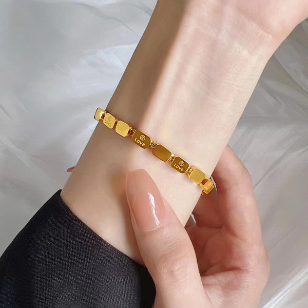 Pulsera de cadena de serpiente geométrica con letras de amor en color dorado para mujer