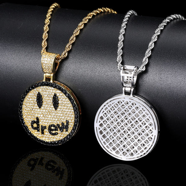 Collar con colgante de cara sonriente de Drew con micro pavé de circonita cúbica para mujer