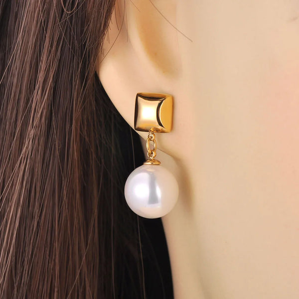 Pendientes elegantes de acero inoxidable con perlas de imitación blancas para mujer