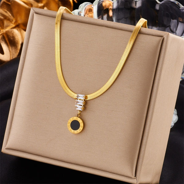 Collar largo con colgante de números romanos de acero inoxidable 316L para mujer