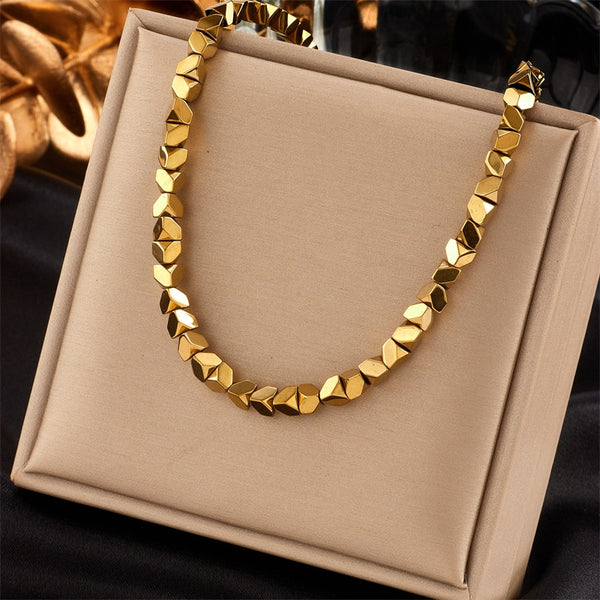 Collar con colgante geométrico dorado de acero inoxidable 316L para mujer