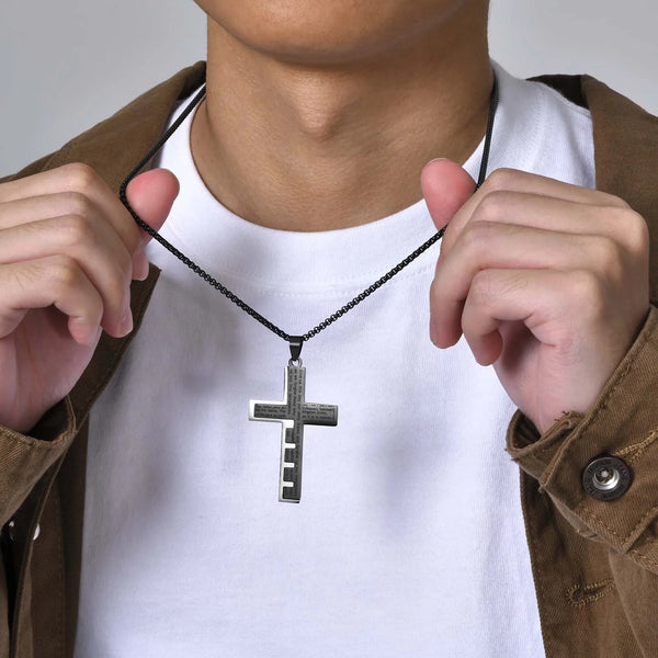 Collar con cruz bíblica para hombre, elegante colgante de acero inoxidable en color negro y plateado.