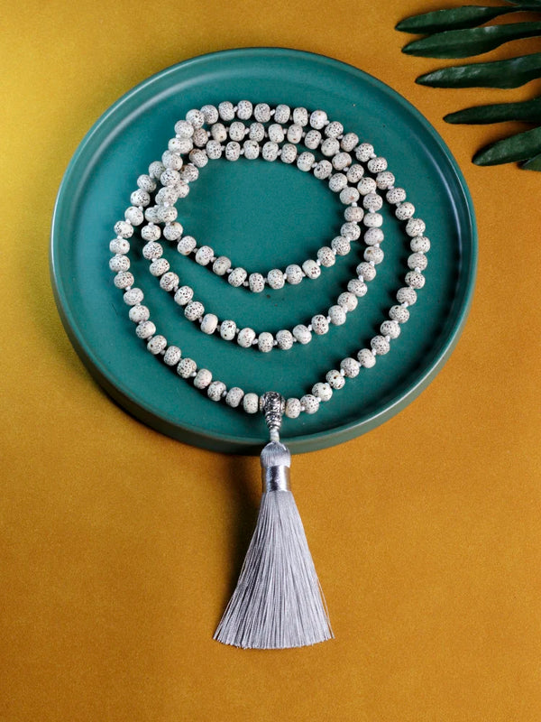 Collar de japamala anudado con cuentas de bodhi, luna y estrella natural, con borla para meditación