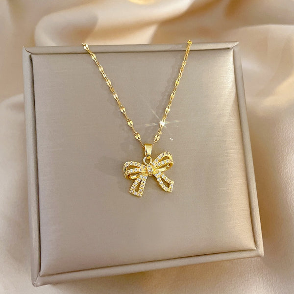 Collar con colgante de lazo de circonita brillante de acero inoxidable 316L para mujer