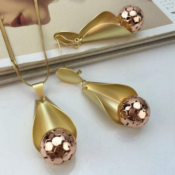 Collar único con colgante y pendientes para mujer