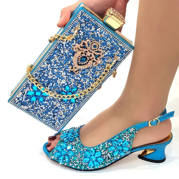 Nuevos zapatos de tacón alto de verano para mujer, conjunto de zapatos y bolso.