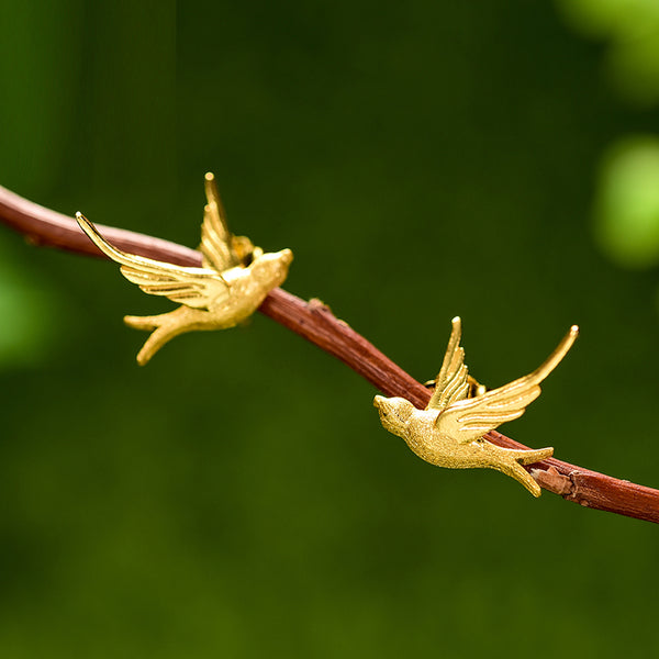 Lindos y divertidos pendientes pequeños de golondrinas voladoras para mujer