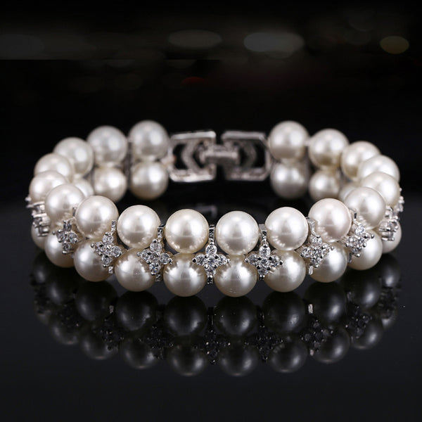 Elegantes pulseras nupciales de doble hilera hechas a mano con perlas de imitación grandes y redondas