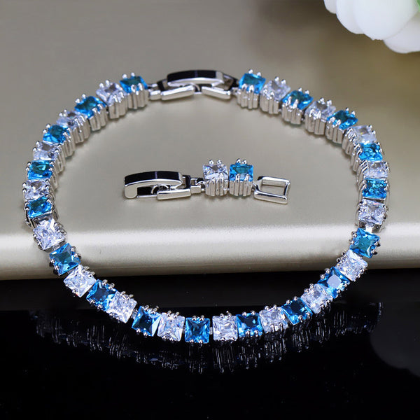 Pulsera de moda con dije de circonita cúbica color plata azul claro