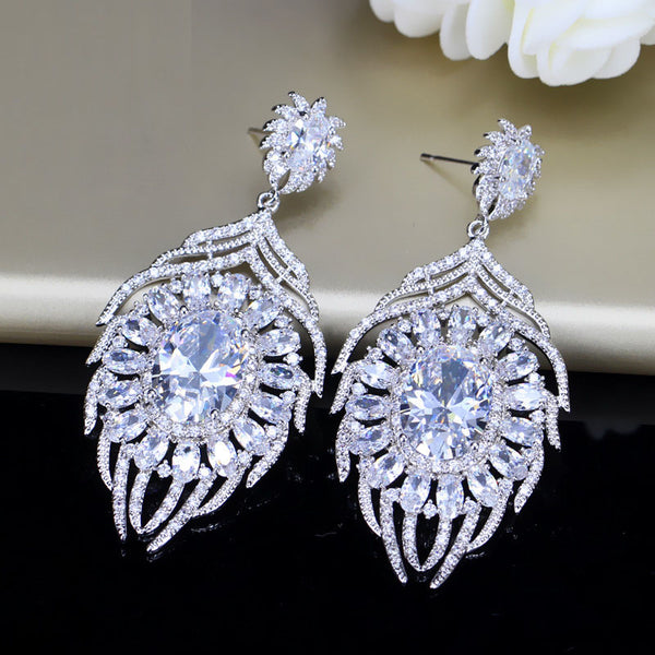 Pendientes largos con circonitas cúbicas grandes y brillantes