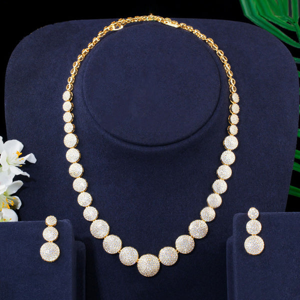 Conjunto de collar y pendientes nupciales redondos de lujo con circonitas cúbicas pavimentadas