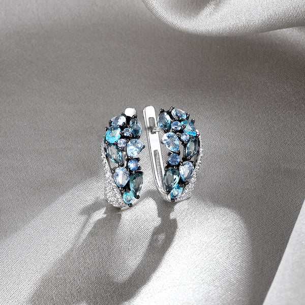 Pendientes de plata con circonitas cúbicas y piedra azul brillante