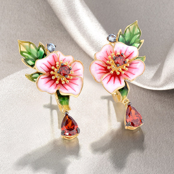 Pendientes colgantes de plata de ley 925 con granate brillante y circonita cúbica esmaltada.