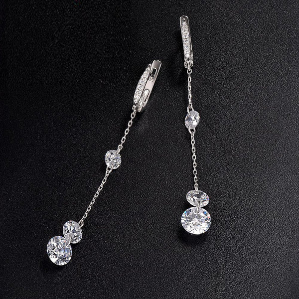 Pendientes largos de plata de ley con circonitas cúbicas blancas brillantes