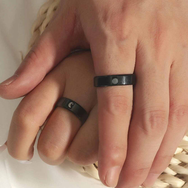 Anillos de pareja de luna y sol sencillos