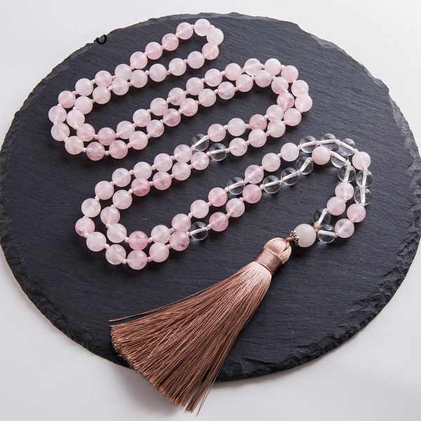 Collar Mala anudado con cuentas de cuarzo rosa y cristal transparente de 8 mm