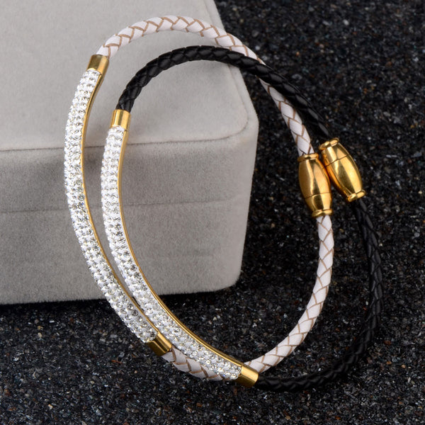 Pulsera de cuero de acero inoxidable con cristales de imitación y cierre magnético.