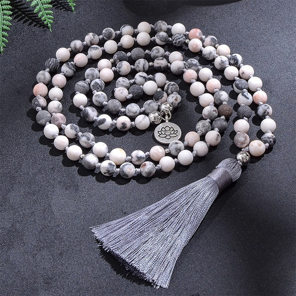 Collar anudado con cuentas de jaspe cebra rosa esmerilado de 8 mm