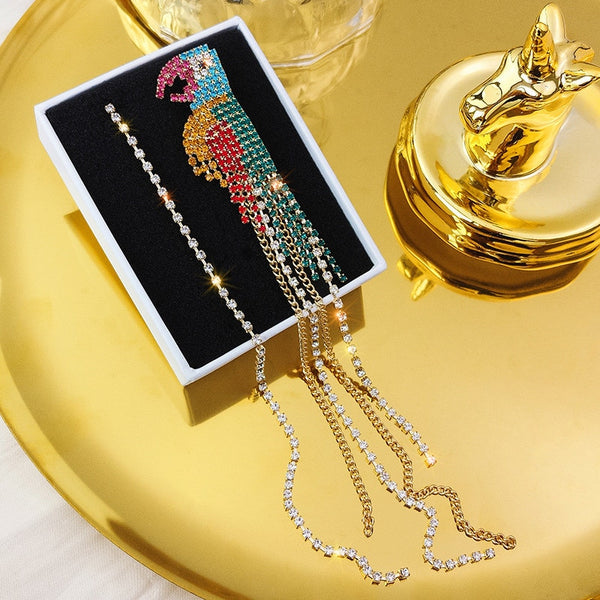 Pendientes largos asimétricos con borlas de cristal y colgantes de loro coloridos para mujer