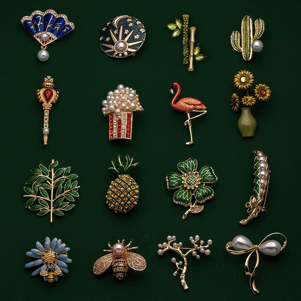 Broches de solapa con diseños de animales, plantas y frutas.