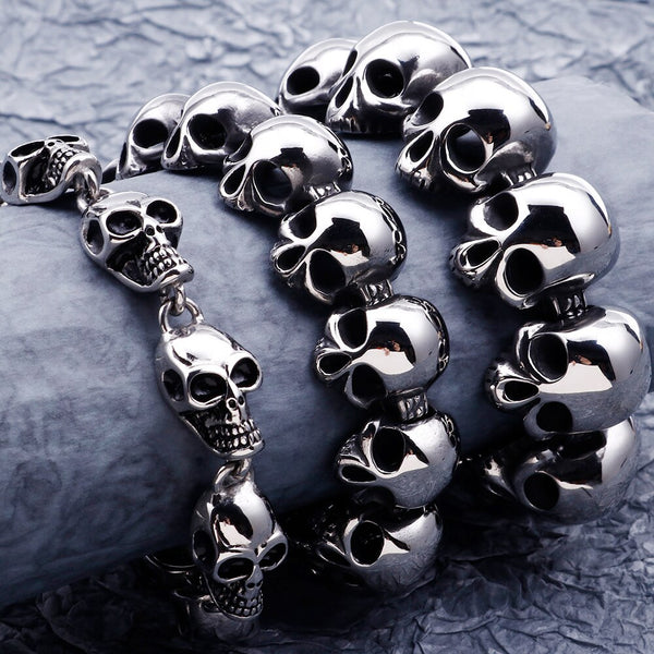 Pulsera de la amistad de acero inoxidable pulido con diseño de calavera punk rockera para hombre.