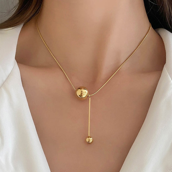 Collar con colgante de bola de acero y titanio con cadena de hueso de serpiente geométrico de moda
