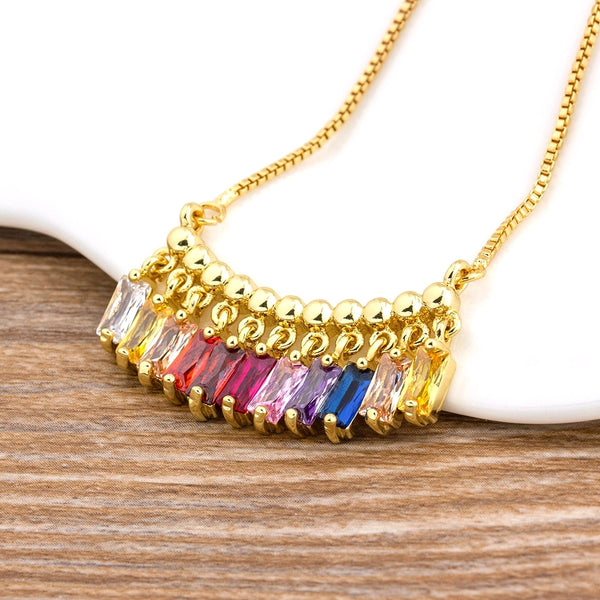 Collar con piedra arcoíris de circonita cúbica para mujer