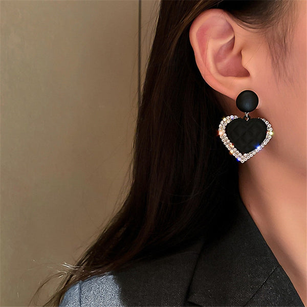 Pendientes colgantes de corazón de acrílico negro para mujer con diamantes de imitación