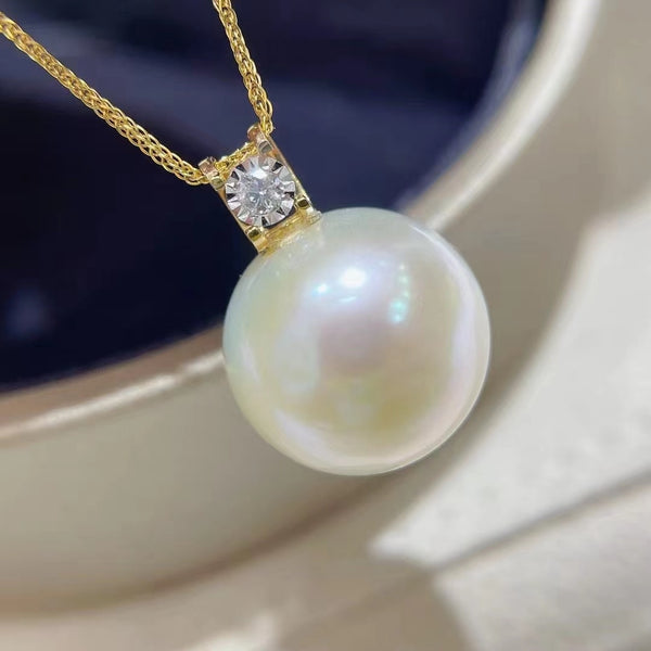 Nuevo colgante clásico con diamantes de pera de agua dulce naturales en oro de 18 quilates.