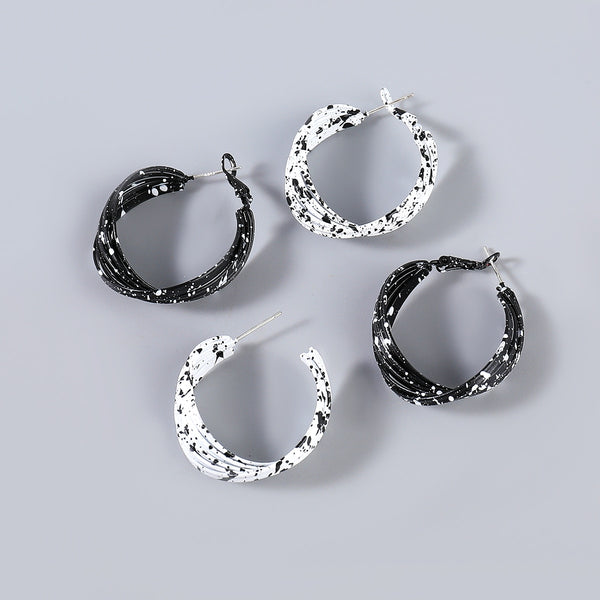 Pendientes Pauli Manfi Fashion con diseño geométrico de metal y pintura en aerosol para mujer