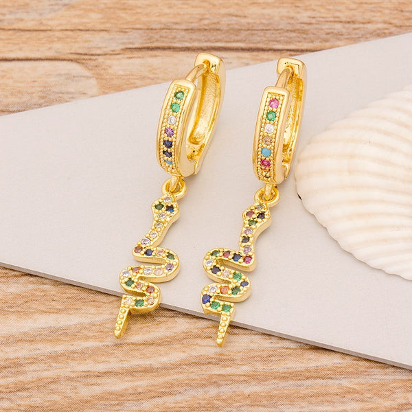 Nuevos pendientes largos de serpiente estilo punk para mujer.