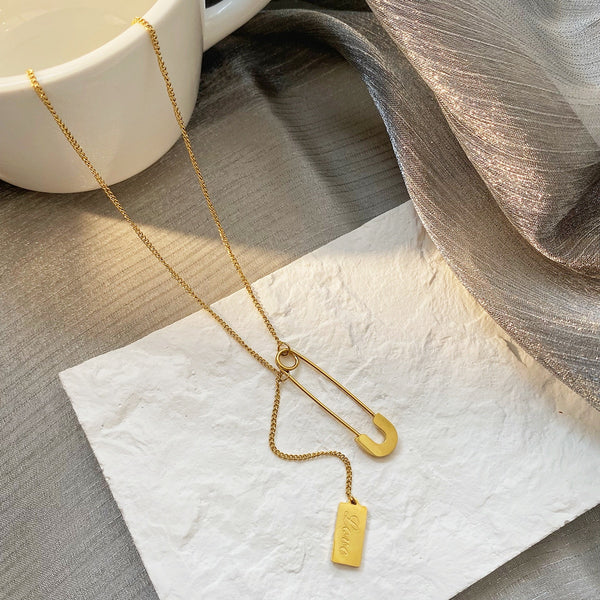 Gargantilla con colgante de cadena y borlas de amor talladas a mano para mujer